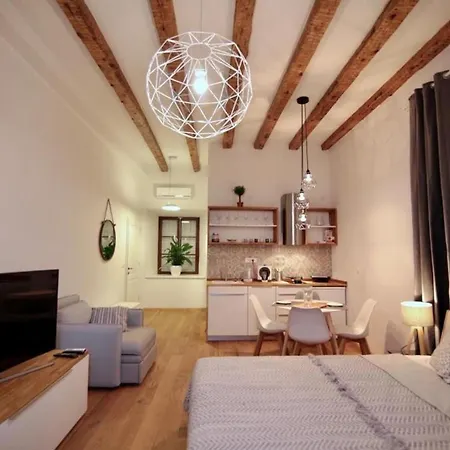 Cava Apartman *